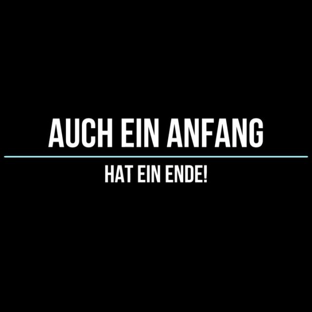 Gestern wurden David Brink, Lucas Berling, Patrick Görtz und Gerrit Brink als Spieler der ersten Mannschaft verabschiedet. Sie gehen in den Fußballruhestand. Ein flüchtiger Blick auf die Statistiken der letzten Jahre reicht aus, um festzustellen, dass vier absolute Säulen das Team verlassen. Ihr habt viele sportliche Erfolge mit dem VfL gefeiert und in dieser Saison souverän die Klasse gehalten. Das Team und der VfL werden euch nicht nur fußballerisch sondern auch als Menschen vermissen. Ihr habt den Zusammenhalt und den Teamgeist jahrelang vorgelebt, den der VfL ausmacht. Ihr seid jederzeit herzlich als Zuschauer auf unseren Sportplätzen willkommen und wir würden uns freuen, wenn ihr dem VfL Emslage verbunden bleibt. David, Lucas, Patrick und Gerrit, wir sagen DANKE für eure Zeit und euren besonderen Einsatz für den VfL. Es war uns eine große Freude.